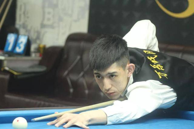 伦纳德并肩 伦纳德并肩